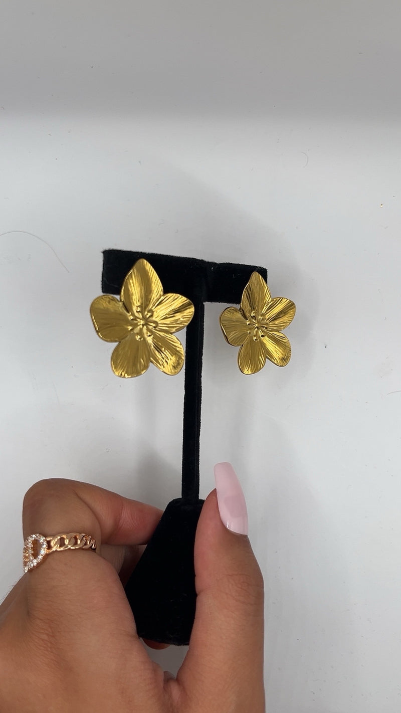 Boucle d’oreille fleure